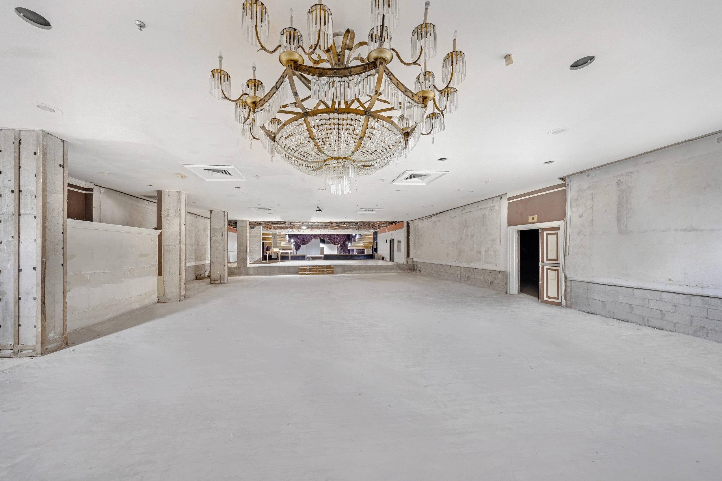 5445 Collins Ave-Miami Beach, Tony-20