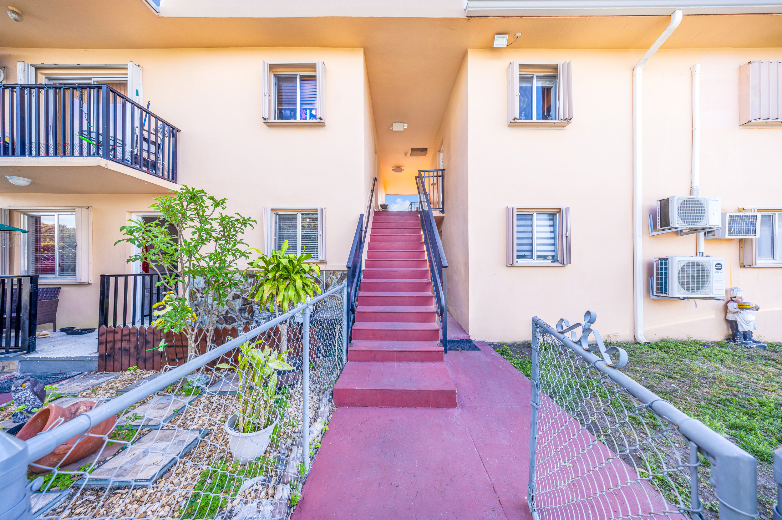 955 W 23rd St-Hialeah,Mauricio-Marcel-5