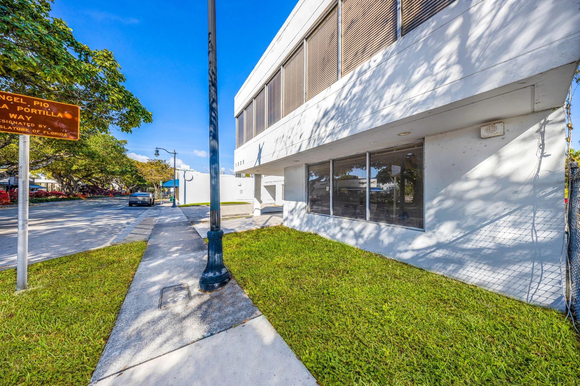 1235-SW-22nd-St-Miami-Ashleen-3