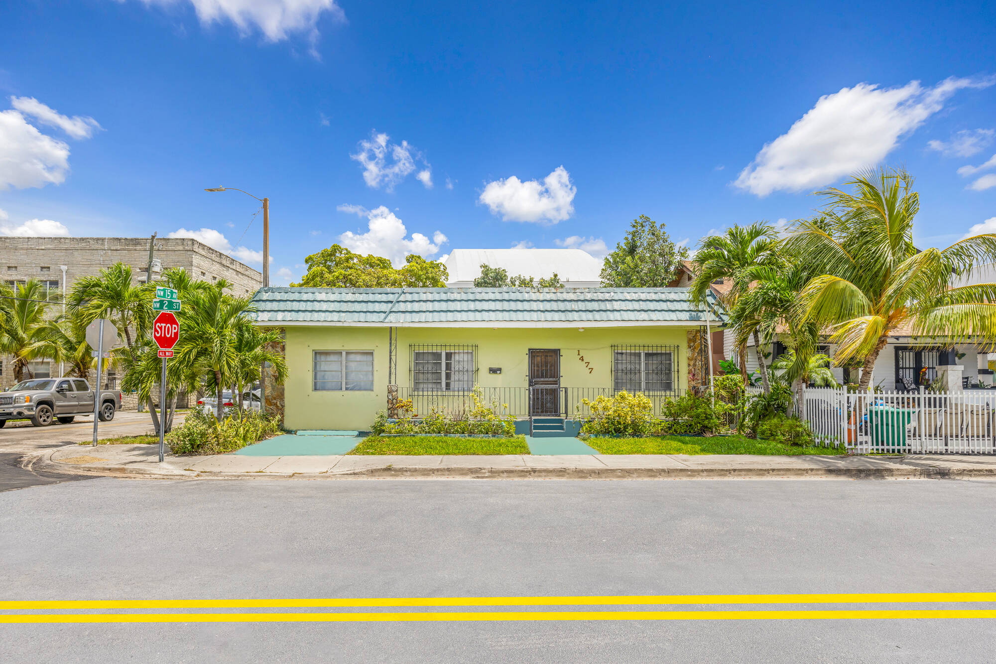 1477 NW 2 ST