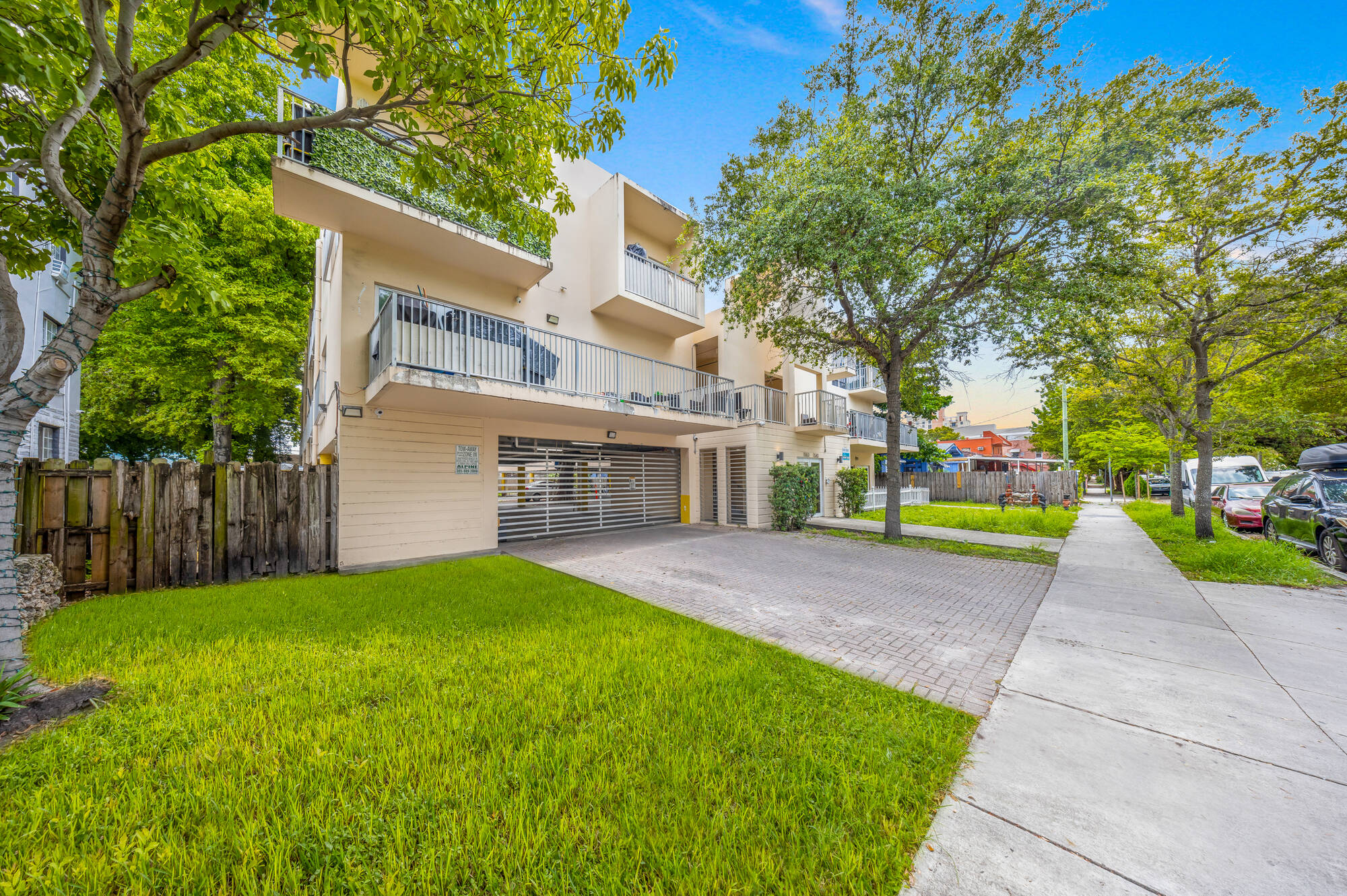 1553 SW 2 ST